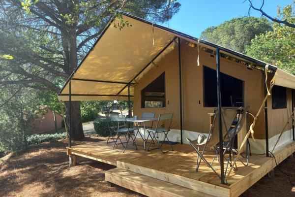Onlycamp Le Pont Romain Yvre-l'Eveque Экстерьер фото